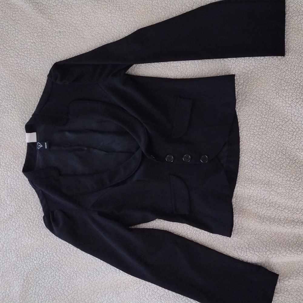 Windsor Cropped Blazer. Size Medium